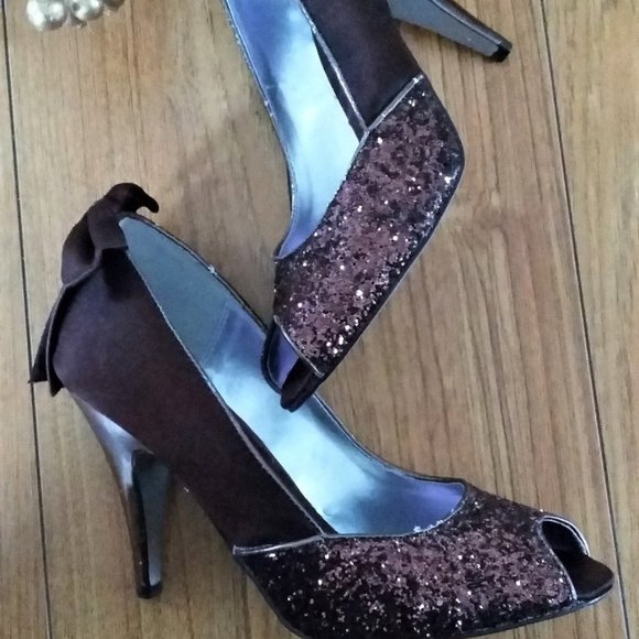 ELEGANT Brown Glitter Crystal Sequined / Satin Jeweled Shoes with bows - Picture 4 of 9